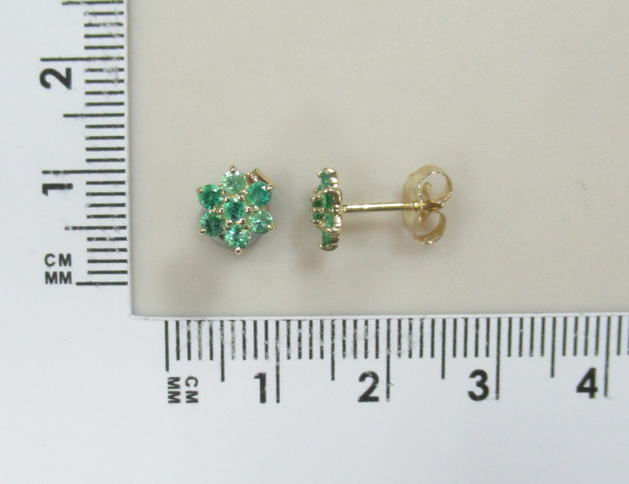 Серьги-пусеты из желтого золота с изумрудами "Цветы"